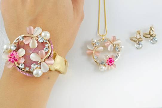 КОЛЕКЦИЯ ЗА СВЕТИ ВАЛЕНТИН 2019 подари любов с луксозни бижута