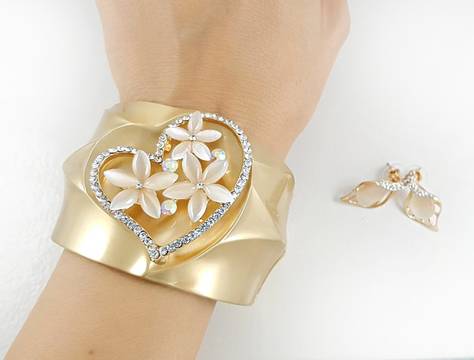 Изискани бижута за Свети Валентин от колекция любов за 14 февруари