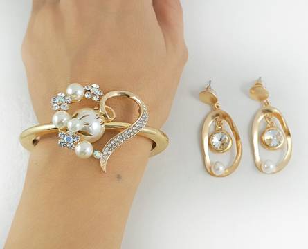 Бижута с любов за Свети Валентин и 14 подаръка за празник на влюбените