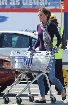 „Ислямска държава“ вдигнала мерника на Кейт Мидълтън и принц Джордж!