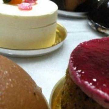 Психологическо обяснение: Ето какво означава силната нужда от кафе и сладко