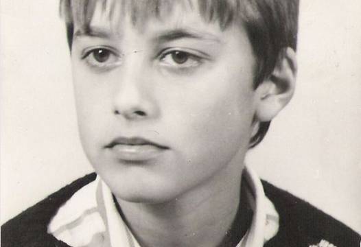 Хайде на бас, че няма да го познаете! Той е сексимвол на българското кино, но тук е неузнаваем! (СНИМКА)