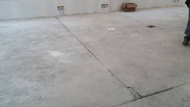 Изравнителни саморазливни замазки