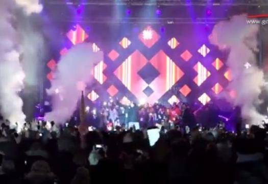 Очевидци запечатаха на ВИДЕО атаката с нож срещу кмета на Гданск