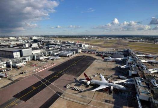 Самолет се върна на летище в Англия заради заплаха (СНИМКА)