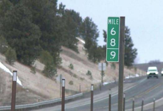 В САЩ се принудиха да сменят цифрите на пътните знаци, ето каква е причината