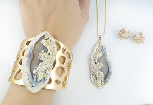 Романтика с бижута за Свети Валентин и 14 онлайн подаръка за жени