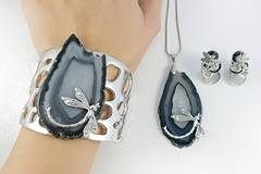 Любовта за жените продължава с 14-те романтични подаръка с бижута за жени