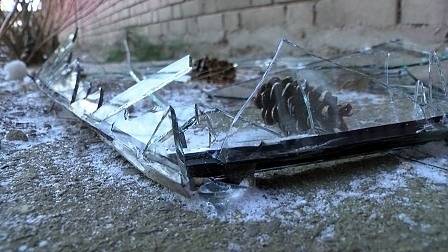 Бурният вятър изпочупи стъклата на гимназията в Сопот