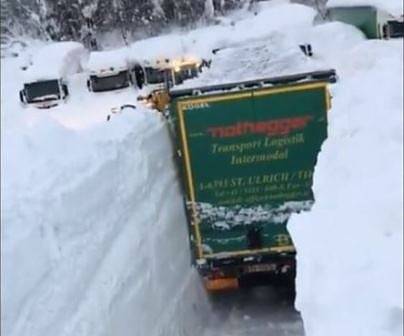 Австрия и Германия под 2-3 метра сняг, евакуират хора (СНИМКИ)