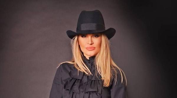 Дизайнерката Евгения Борисова: Парадоксално е, търтеят ром да взима повече от трудещия се българин! (Виж още)