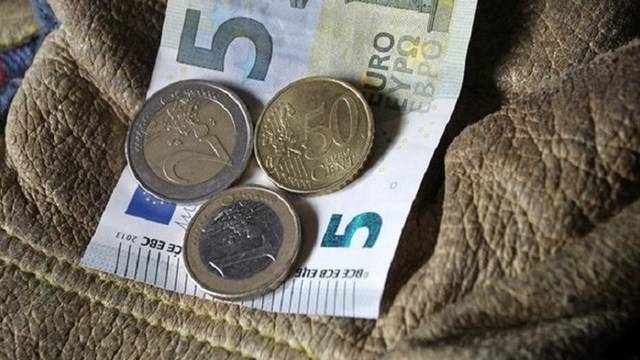 Разтърсващата изповед на българин, който работи в чужбина: Всички мислят, че съм банкомат!