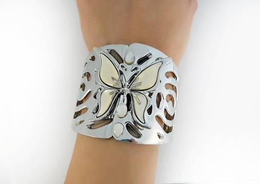 Романтичен подарък с луксозни комплекти за празник на влюбените