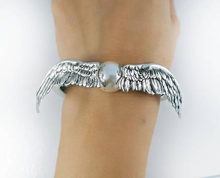 В сезона за Свети Валентин модни бижута и гривни за 14 февруари – онлайн