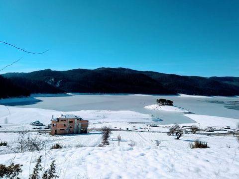 Язовир „Доспат“ побеля от студ (СНИМКИ)