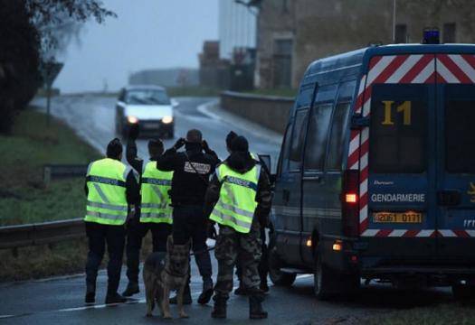 Българин, превозвал 15 нелегални мигранти с микробус, е задържан във Франция