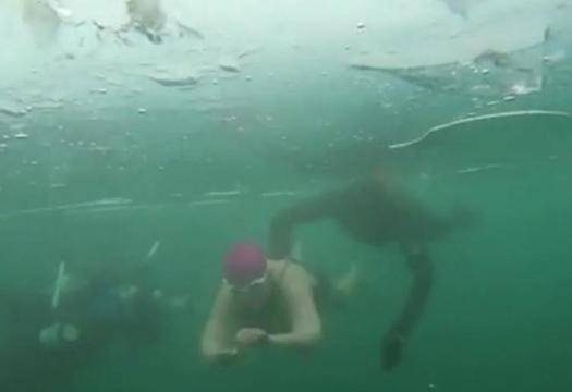 77-годишна плува по дъното на Байкал (ВИДЕО)