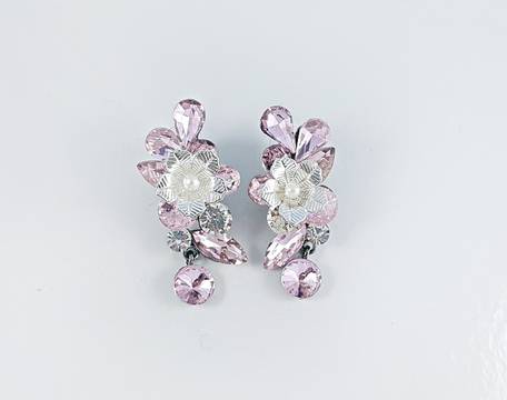 Елегантни обеци за Свети Валентин от серия подаръци с бижута за влюбени