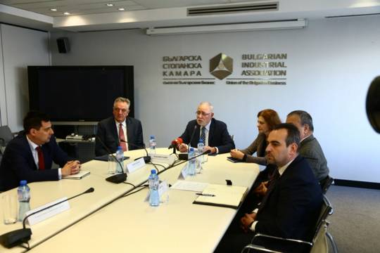 Българската петролна и газова асоциация иска промени в отложения Закон за горивата