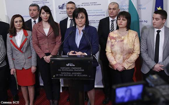 Нинова: Да се спрат социалните плащания на семейства, чиито деца не ходят на училище