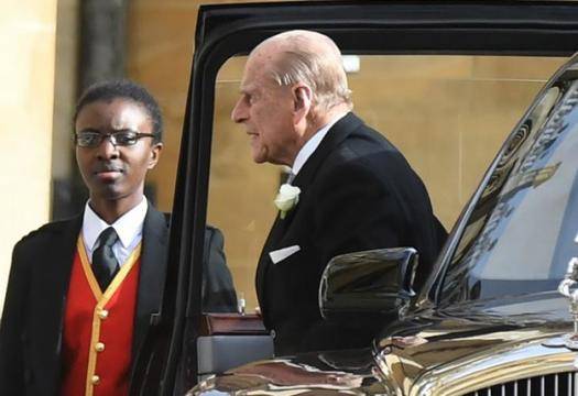 Преди часове съпругът на Елизабет II, който катастрофира, се сдоби с…