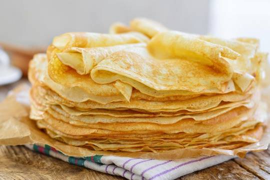 Ето какво се слага в тестото за палачинки, за да станат копринено тънки, без да се разкъсват: