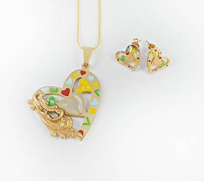 КЛАСИЧЕСКИТЕ БИЖУТА ЗА СВЕТИ ВАЛЕНТИН и подаръци с любов за жени