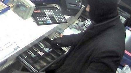 Маскирани задигнаха около 2700 лв. от газстанция в Перник