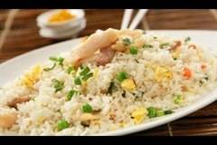 Китайски ориз с яйца и зеленчуци