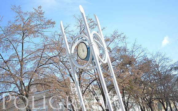 Предлагат градинката с Часовника да стане площад „Съединение“