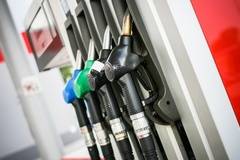 Шофьори алармират: От понеделник законът забранява да сипваме гориво от туба в автомобила