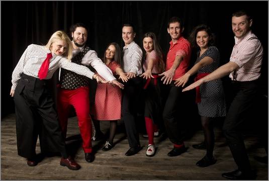 Импровизиран мюзикъл с премиера на камерната сцена на „Сълза и смях“