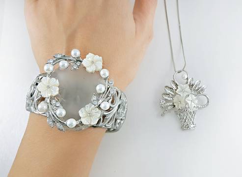 СРЕБЪРНИТЕ БИЖУТА ЗА СВЕТИ ВАЛЕНТИН – 14 февруари подарък с любов