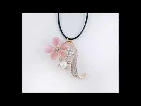 Кралска колекция Любовта за жените с романтични колиета и брошки за Свети Валентин 2019