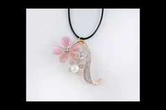 Кралска колекция Любовта за жените с романтични колиета и брошки за Свети Валентин 2019