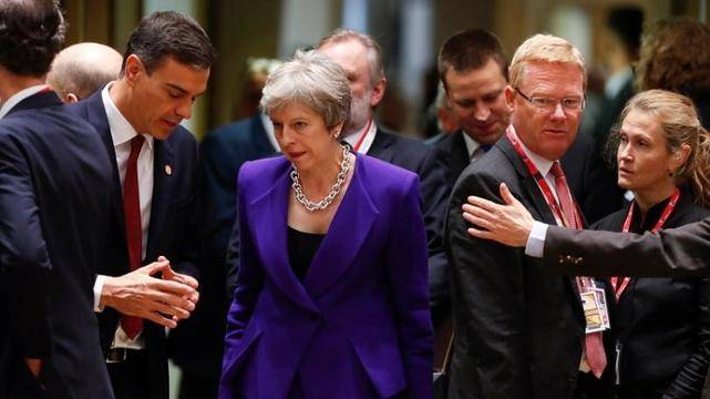 Напрежението в кабинета на Мей