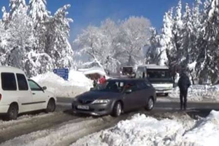 Проходът Превала остава затворен. Пампорово е проходим без вериги