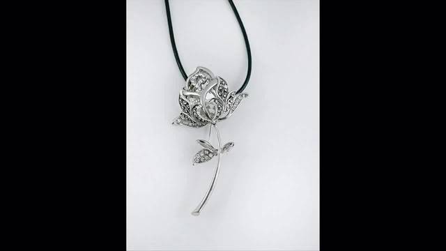 Кралска колекция Любовта за жените с романтични колиета и брошки за Свети Валентин