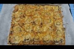 Пица с Колбас и Гъби