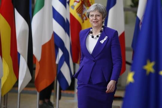 Мей разчита да постигне своето, изморявайки до последно опонентите си