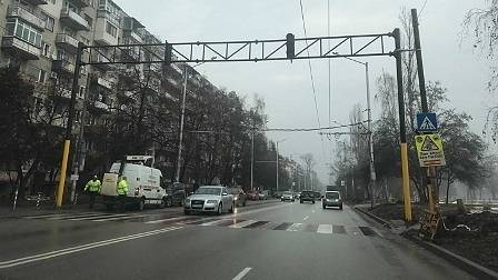 Сложиха светофар на пешеходната пътека към Южния парк