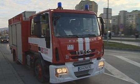Халета и автосервиз горят до столичния бул. „Ботевградско шосе“