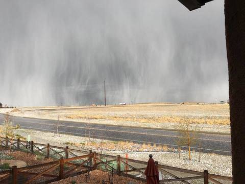 Това е неестествено! Никой не е виждал такава буря! Спиращи дъха снимки