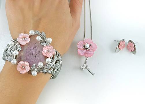 СТИЛНИ БИЖУТА ЗА СВЕТИ ВАЛЕНТИН – онлайн подаръци с любов за жени