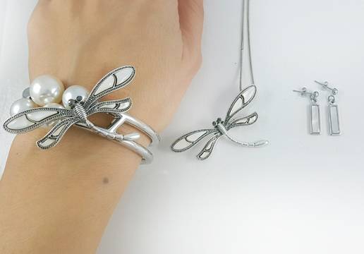 ЛУКСОЗНИТЕ БИЖУТА ЗА СВЕТИ ВАЛЕНТИН за месеца на влюбените жени