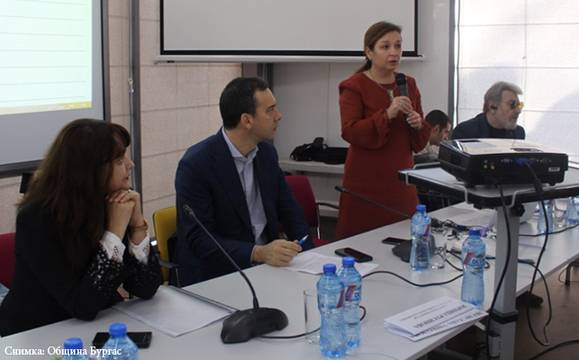 Русинова: В Бургас ще бъдат разкрити 5 нови социални услуги