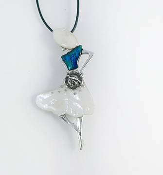 КОЛИЕТА И БРОШКИ ЗА СВЕТИ ВАЛЕНТИН подарък за месеца на влюбените