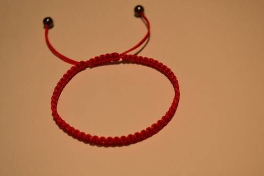 Червеният конец привлича късмет и пари, но не знаете ТОВА! Ето как да направите възлите!