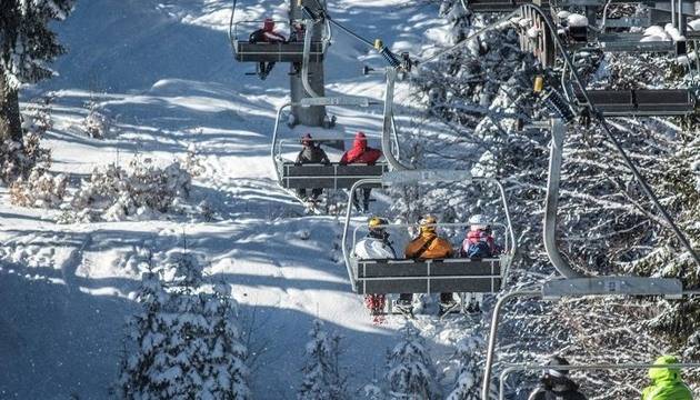 ДЪРВО ПАДНА ВЪРХУ ЛИФТ В ПАМПОРОВО MEDIAMIX МЕДИЯМИКС-НОВИНИТЕ НА ЕДНО МЯСТО