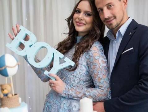 Глезят като принц внука на Ахмед Доган, вижте подаръците му